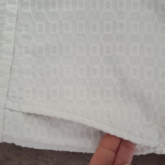 Banana Republic Hampton Eyelet Textured Shorts White Sz: 8, EUC - Picture 5 of 8